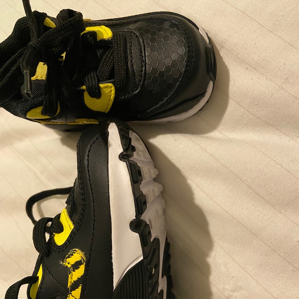 Toddler Nike Airmax Black/Yellow Bee worn once inside only